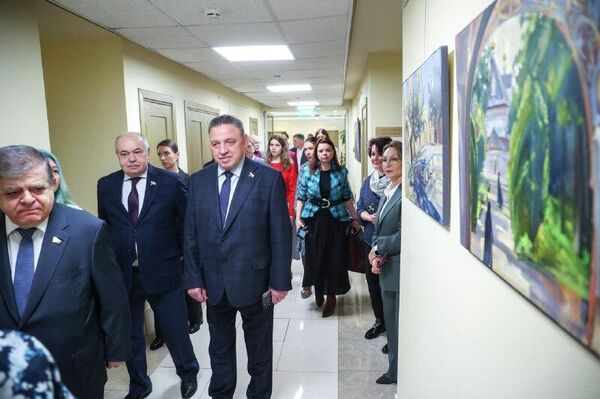 В Совете Федерации РФ открылась художественная выставка, посвященная диалогу культур России и Узбекистана - Sputnik Узбекистан