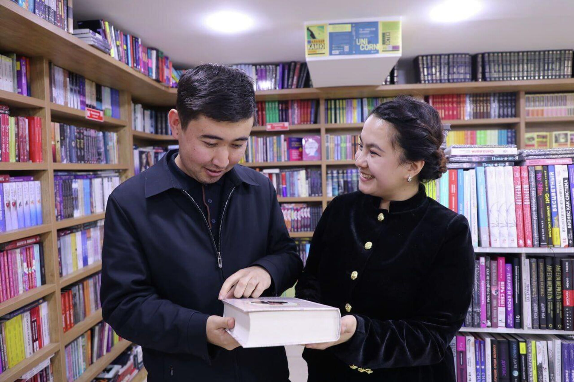 800 книг: невеста из Андижана отправила жениху необычное приданное 800 книг: невеста из Андижана отправила жениху необычное приданное - Sputnik Ўзбекистон, 1920, 16.03.2026