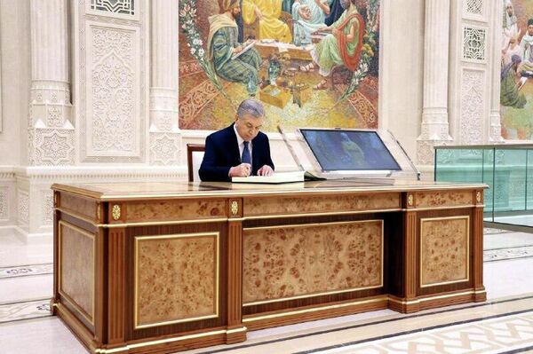 Президент Узбекистана посетил Центр исламской цивилизации - Sputnik Узбекистан