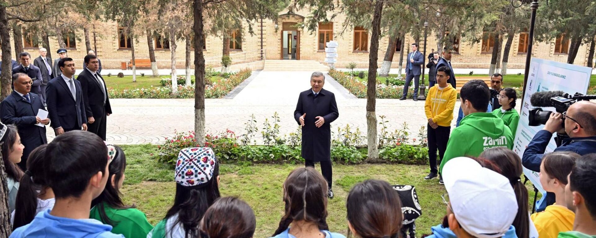 Президент Узбекистана встретился с молодежью в Самарканде - Sputnik Узбекистан, 1920, 18.03.2026