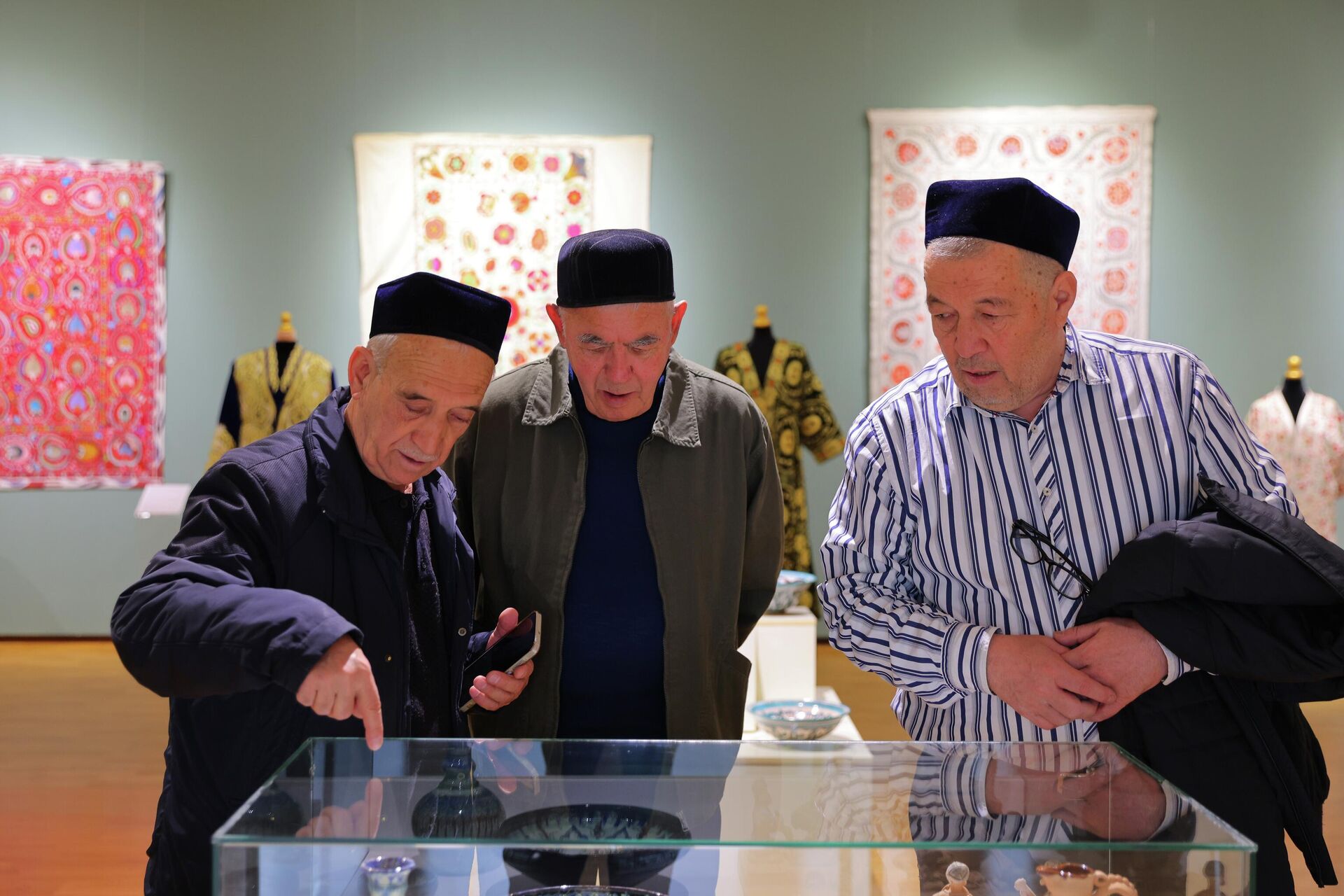 “Mahoratdan komillik sari” ko‘rgazmasi - Sputnik O‘zbekiston, 1920, 19.03.2026