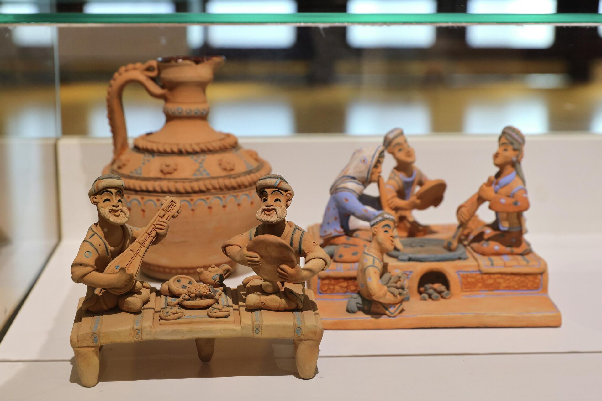 “Mahoratdan komillik sari” ko‘rgazmasi - Sputnik O‘zbekiston, 1920, 19.03.2026