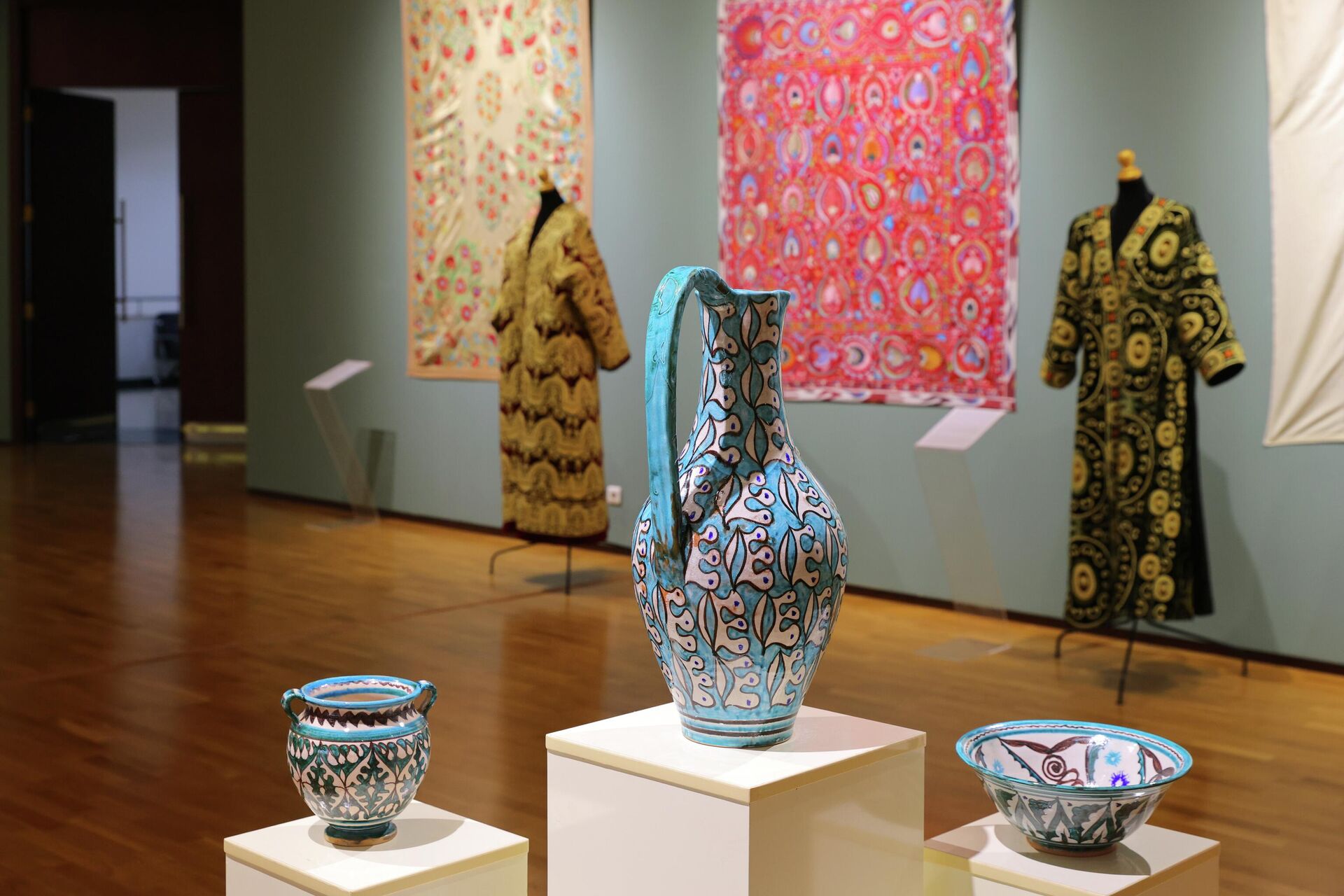 “Mahoratdan komillik sari” ko‘rgazmasi - Sputnik O‘zbekiston, 1920, 19.03.2026