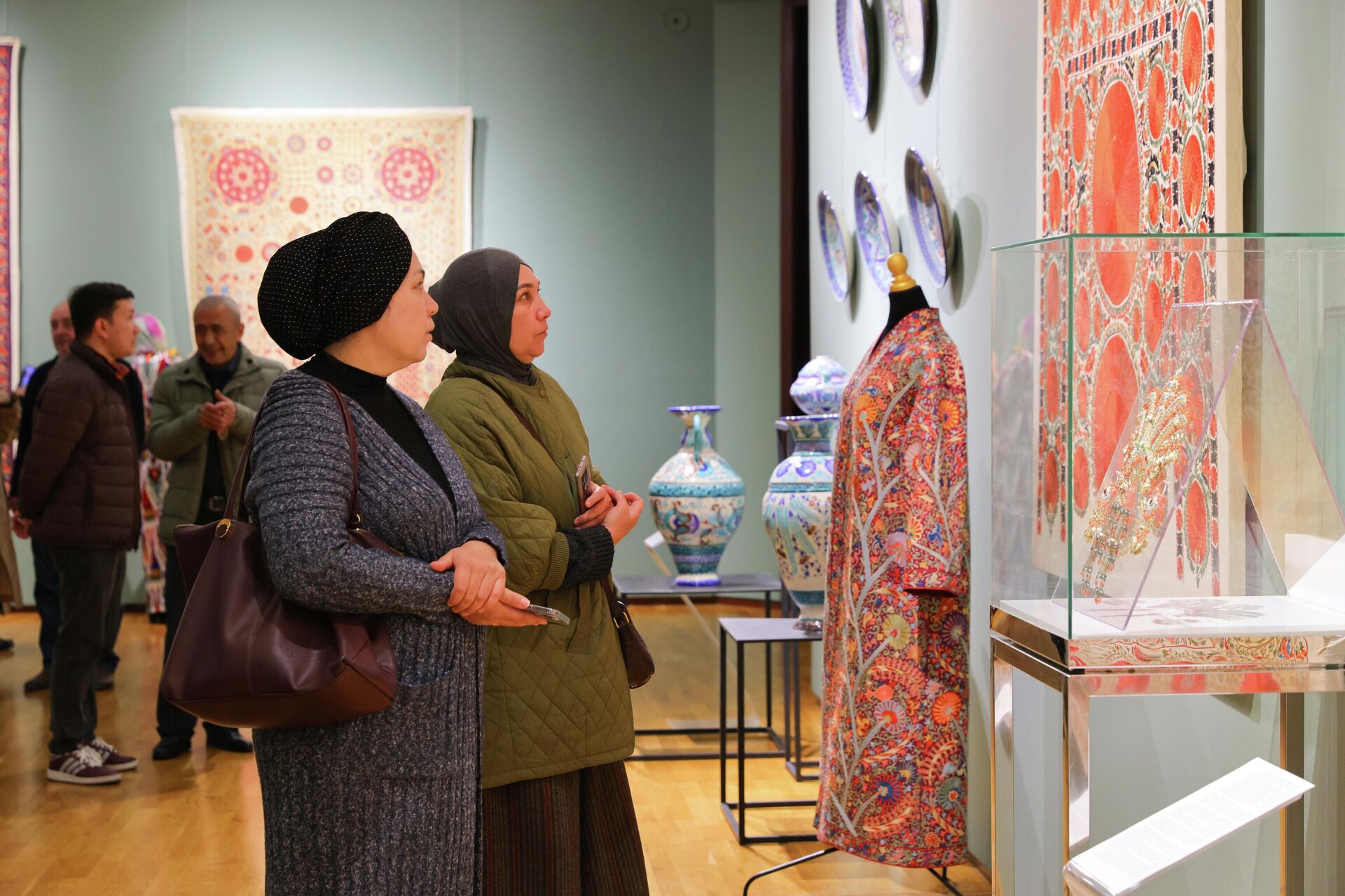 “Mahoratdan komillik sari” ko‘rgazmasi - Sputnik O‘zbekiston, 1920, 19.03.2026