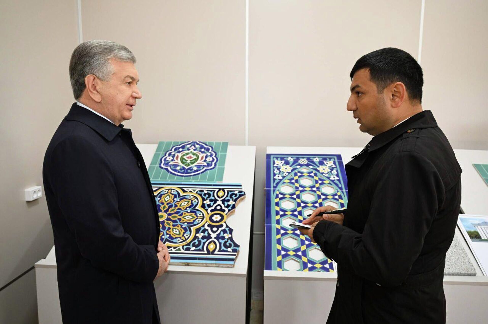 Во второй день поездки в Самарканд Президент Шавкат Мирзиёев ознакомился с созидательной работой, проводимой в мемориальном комплексе Имама Матуриди - Sputnik Узбекистан, 1920, 19.03.2026