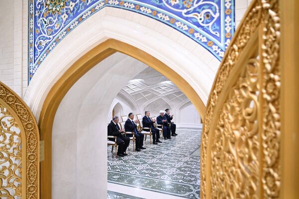 Prezident Shavkat Mirziyoyev posetil kompleks Imama Buxari v Samarkandskoy oblasti - Sputnik O‘zbekiston