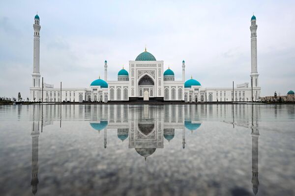 Prezident Shavkat Mirziyoyev posetil kompleks Imama Buxari v Samarkandskoy oblasti - Sputnik O‘zbekiston