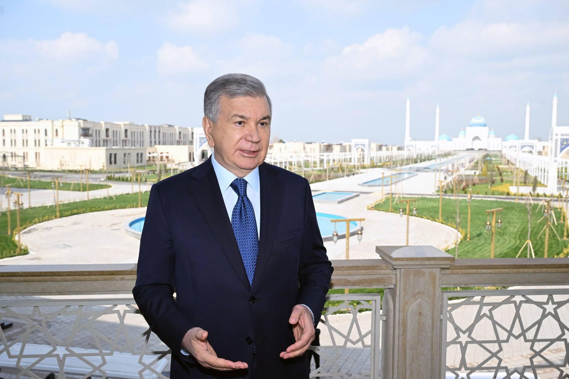 Президент Шавкат Мирзиёев посетил комплекс Имама Бухари в Самаркандской области - Sputnik Узбекистан, 1920, 19.03.2026