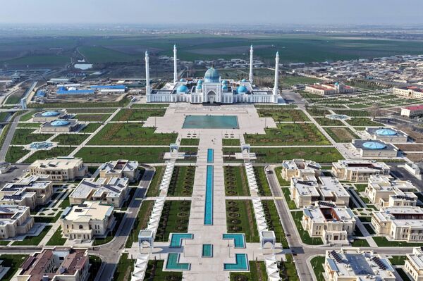 Prezident Shavkat Mirziyoyev posetil kompleks Imama Buxari v Samarkandskoy oblasti - Sputnik O‘zbekiston