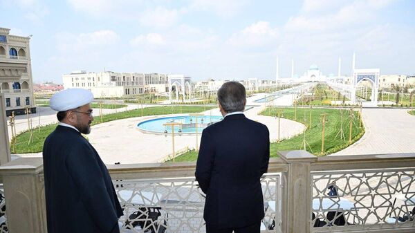 Мемориальный комплекс Имама Бухари занимает 45 гектаров и способен принимать 65 тыс - Sputnik Узбекистан