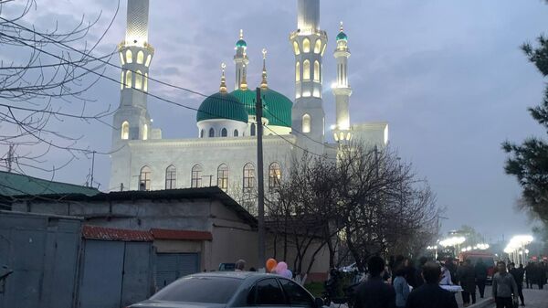 Праздничная молитва в соборной мечети Исломобод в Ташкенте - Sputnik Ўзбекистон