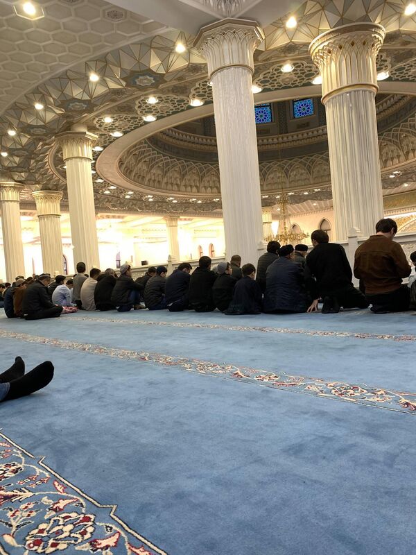 Праздничная молитва в соборной мечети Исломобод в Ташкенте - Sputnik Узбекистан