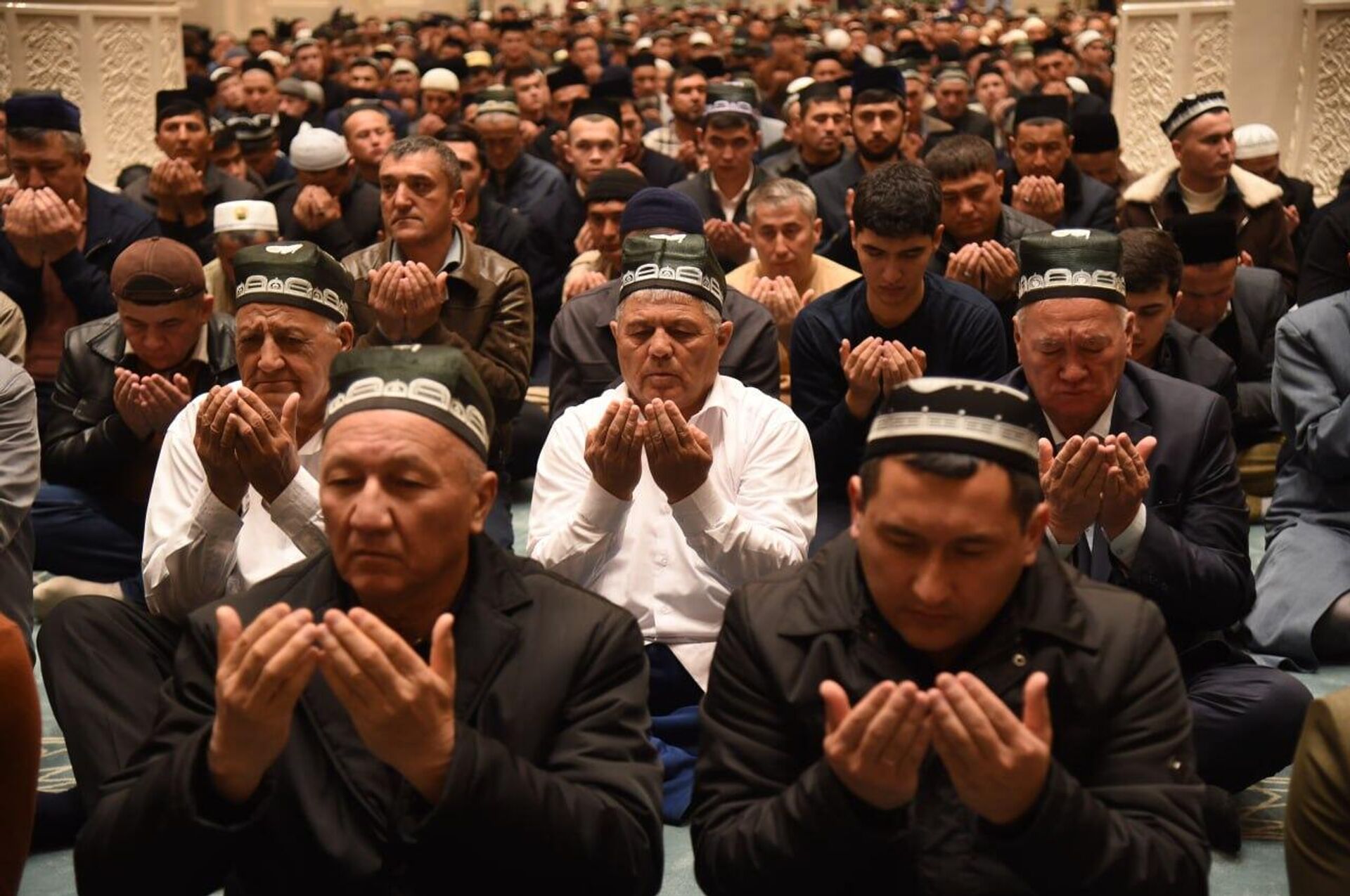 Perviy namaz v obnovlennom  komplekse Imam Buxari v Samarkande - Sputnik O‘zbekiston, 1920, 20.03.2026