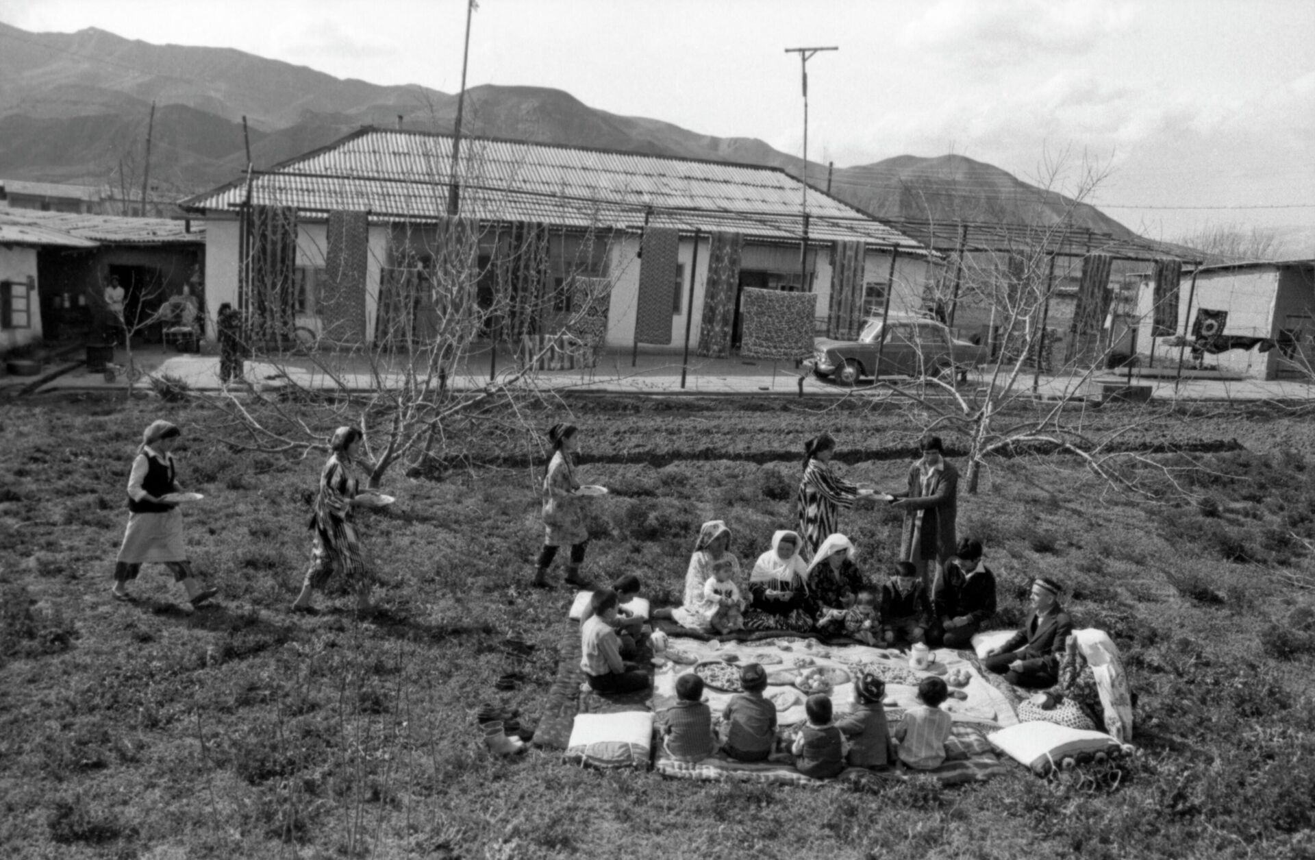 Жители узбекского села отмечают один из самых древних и любимых в народе праздников - Новруз Жители узбекского села отмечают один из самых древних и любимых в народе праздников - Новруз - Sputnik Узбекистан, 1920, 21.03.2026