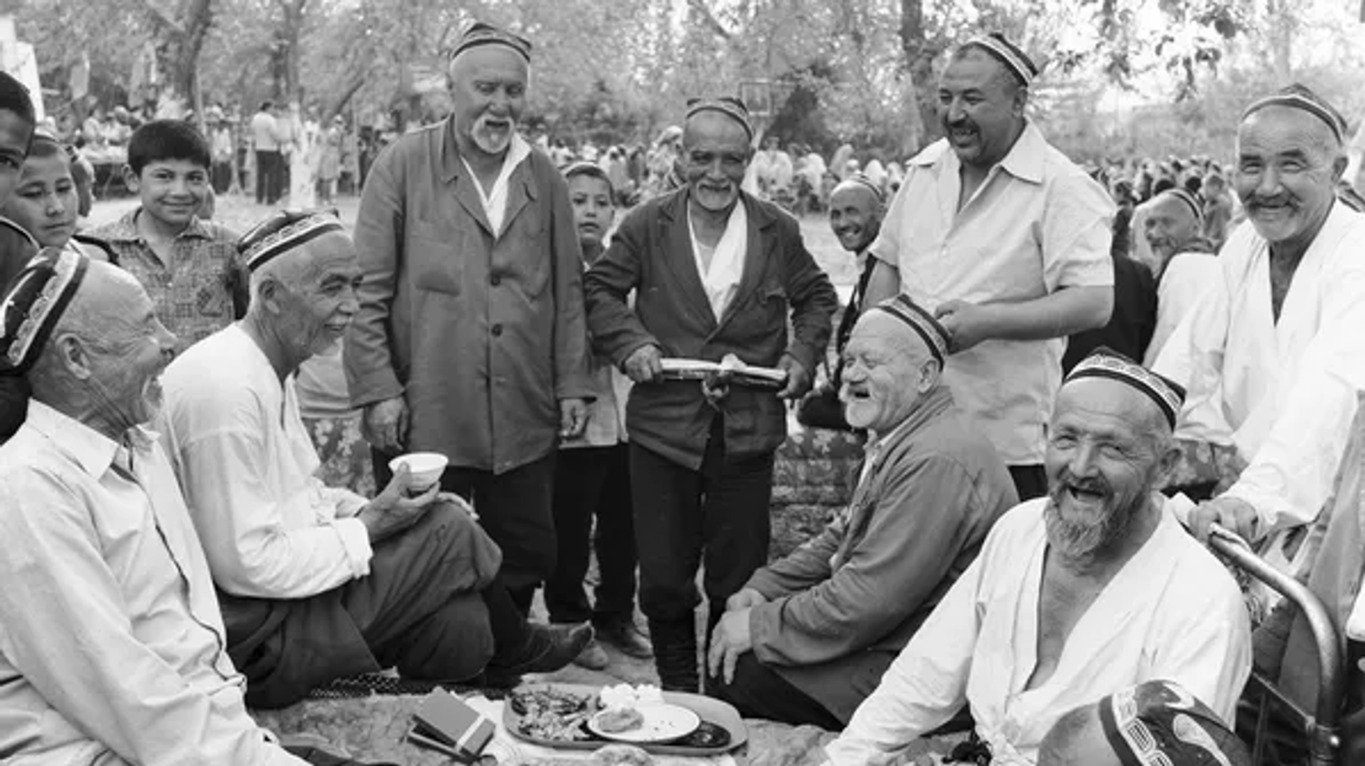 Представители старшего поколения собрались на празднование Навруза. Представители старшего поколения собрались на празднование Навруза. - Sputnik Узбекистан, 1920, 21.03.2026