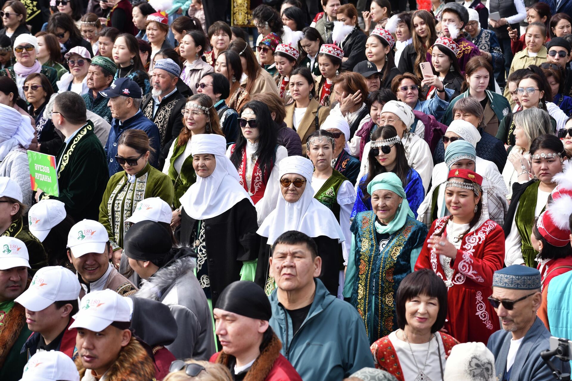 В честь Наурыз мейрамы в Алматы состоялось масштабное мероприятие. В честь Наурыз мейрамы в Алматы состоялось масштабное мероприятие. - Sputnik Узбекистан, 1920, 21.03.2026