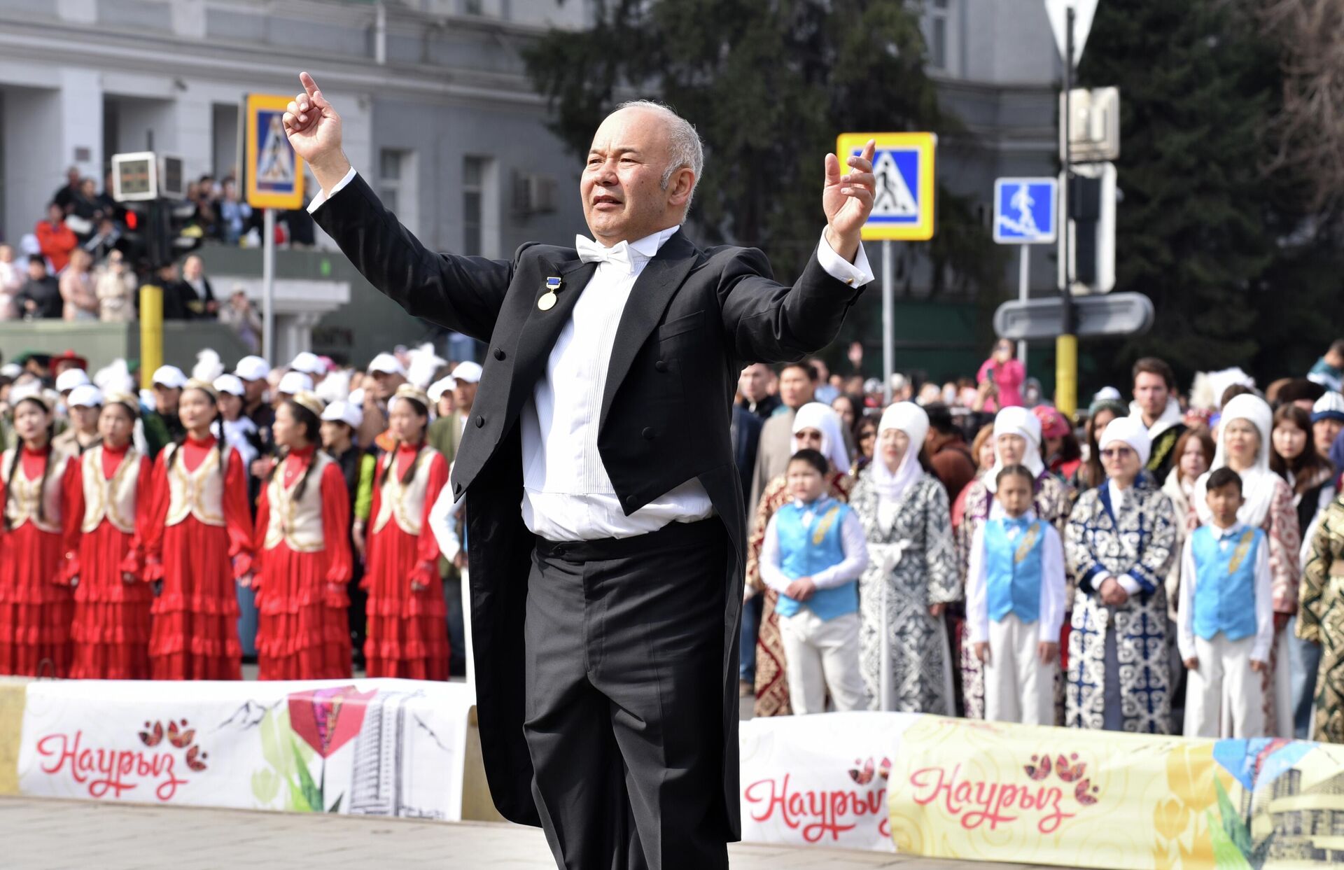 В честь Наурыз мейрамы и 180-летия Абая Кунанбайулы в Алматы состоялось масштабное хоровое исполнение произведений мыслителя и поэта. В честь Наурыз мейрамы и 180-летия Абая Кунанбайулы в Алматы состоялось масштабное хоровое исполнение произведений мыслителя и поэта. - Sputnik Узбекистан, 1920, 21.03.2026