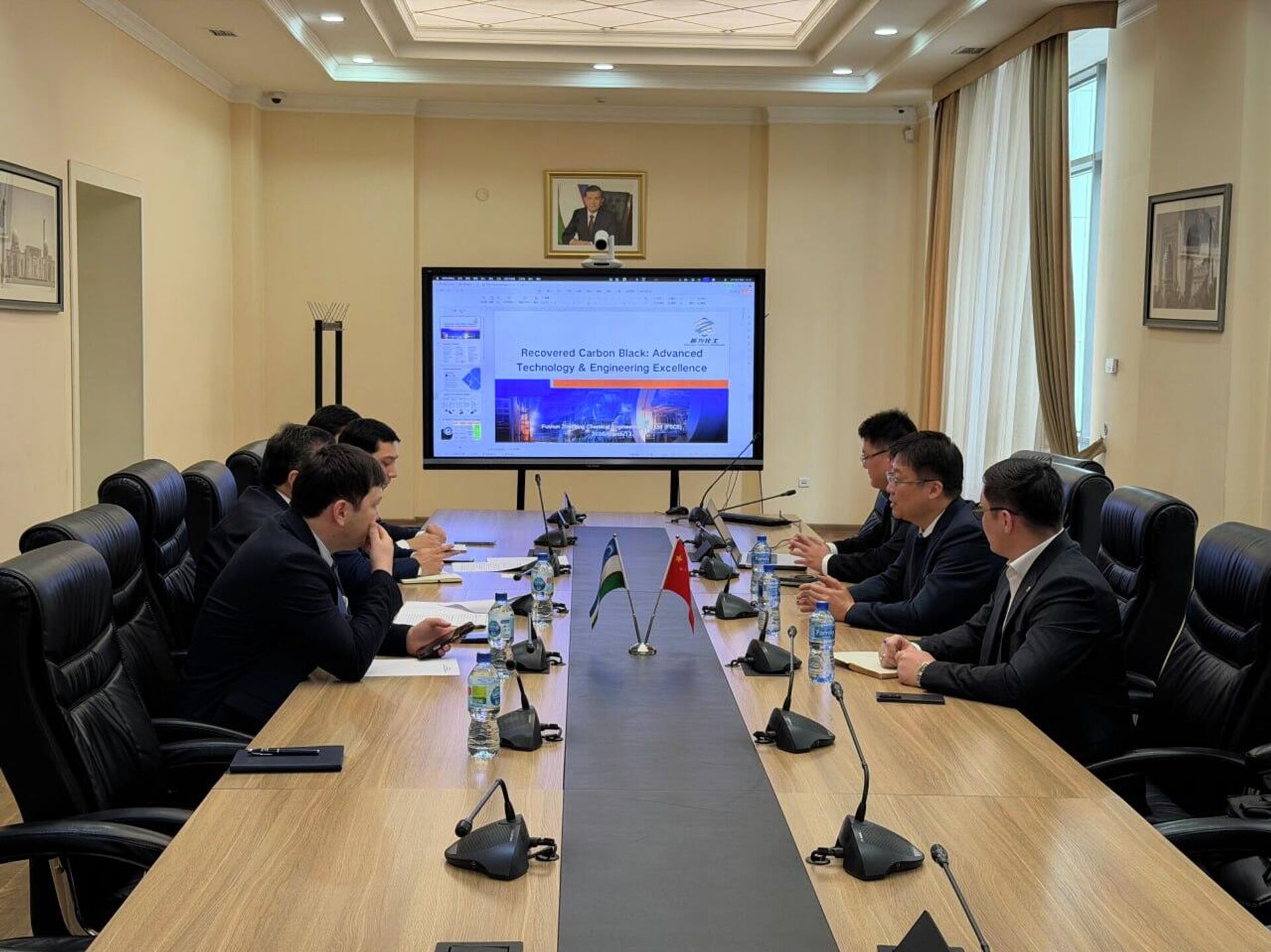 В МИПТ Узбекистана состоялась встреча с главами китайских компаний. - Sputnik Узбекистан, 1920, 21.03.2026