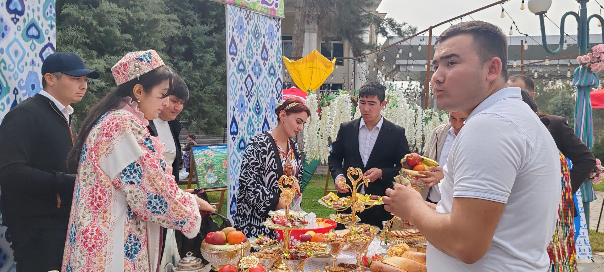 В Самарканде в честь Навруза прошли народные гуляния. - Sputnik Узбекистан, 1920, 21.03.2026