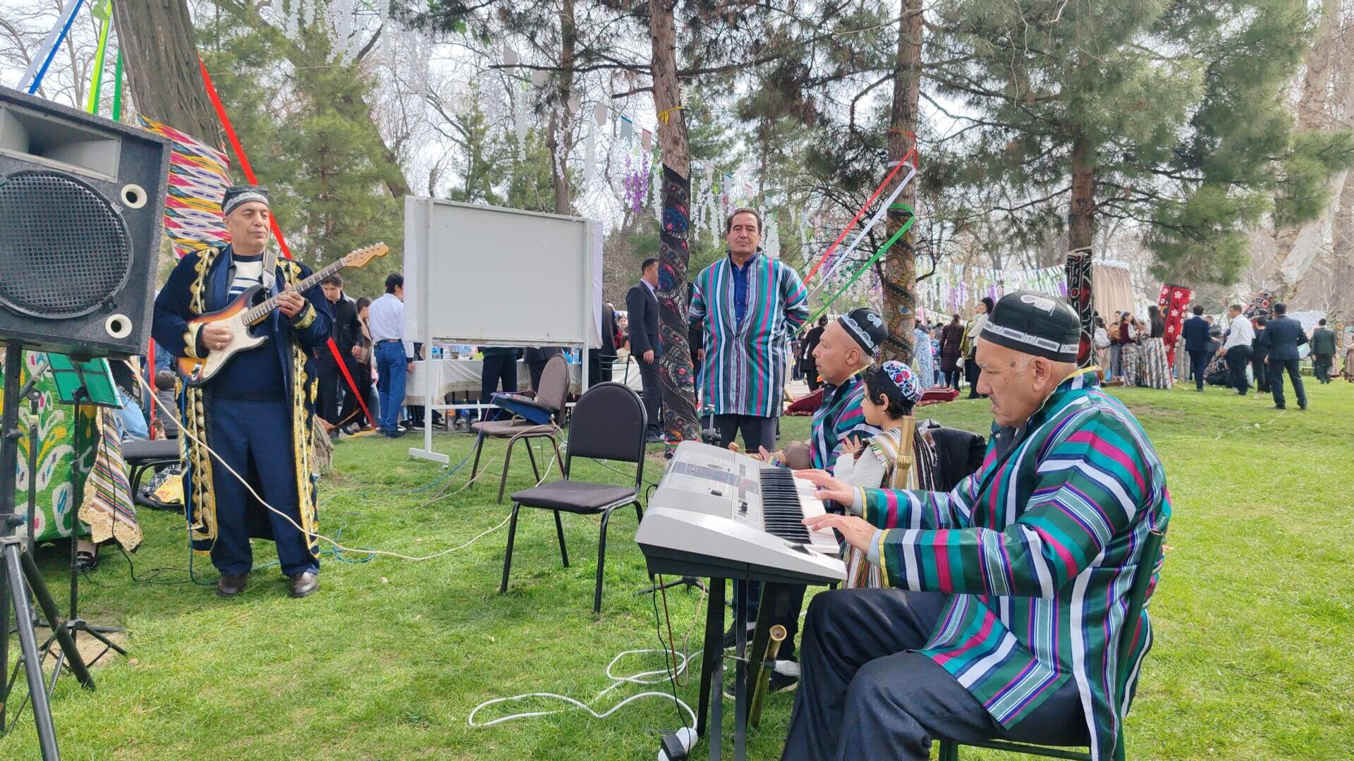 В Самарканде в честь Навруза прошли народные гуляния. - Sputnik Узбекистан, 1920, 21.03.2026