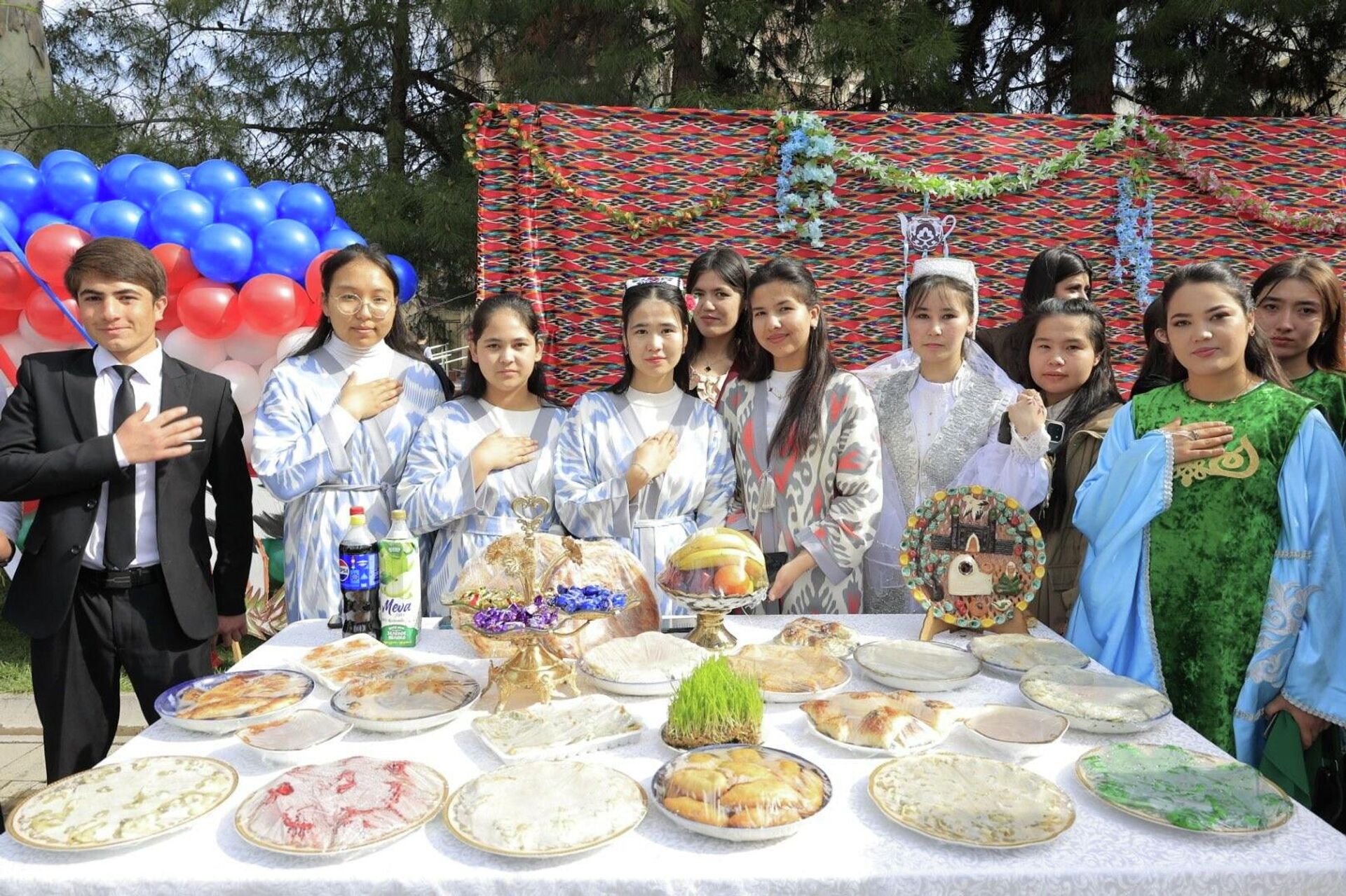 В Самарканде в честь Навруза прошли народные гуляния. - Sputnik Узбекистан, 1920, 21.03.2026