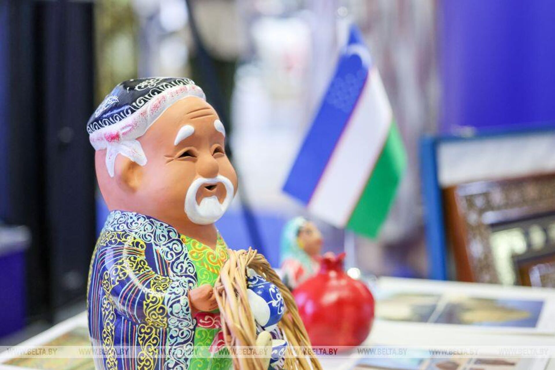 Культуру Узбекистана презентовали на книжной выставке-ярмарке в Минске - Sputnik Узбекистан, 1920, 22.03.2026