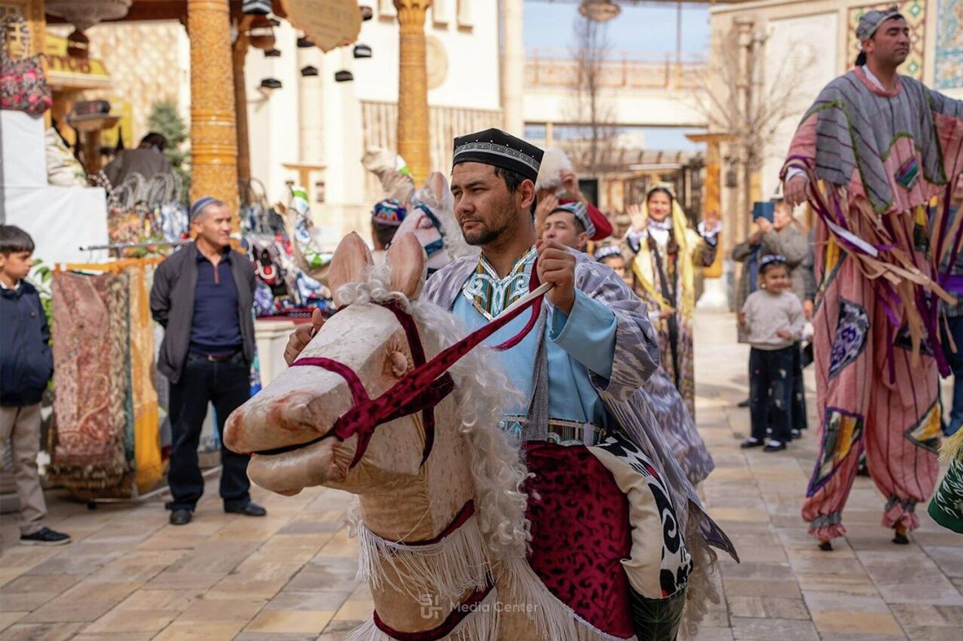 Навруз с китайским колоритом: в Самарканде состоялся фестиваль Navro‘z Regata Навруз с китайским колоритом: в Самарканде состоялся фестиваль Navro‘z Regata - Sputnik Узбекистан, 1920, 22.03.2026