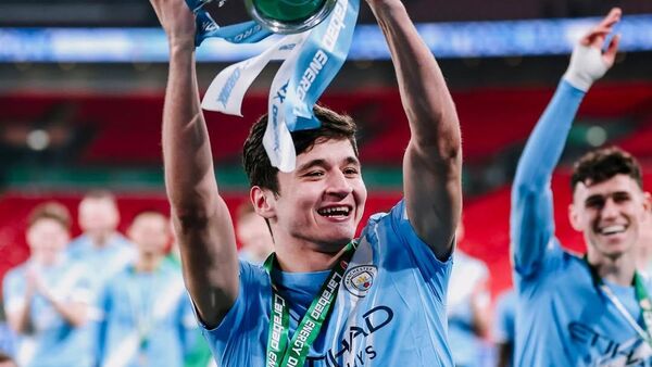 Abdukodir Xusanov zavoyeval svoy perviy trofey v Anglii - Kubok angliyskoy ligi. - Sputnik O‘zbekiston