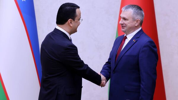 Лазиз Кудратов провёл встречу с председателем Гомельского облисполкома Беларуси Иваном Крупко - Sputnik Ўзбекистон