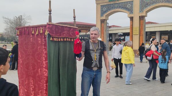 В Самарканде прошли бесплатные представления кукольных театров из Новосибирска и Томска. - Sputnik Узбекистан