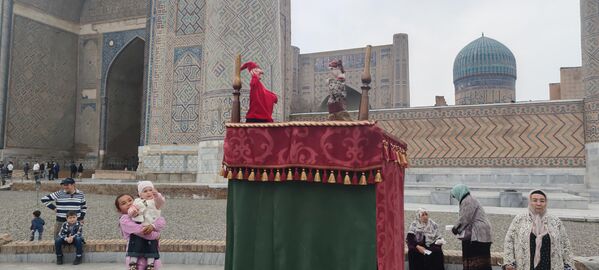 В Самарканде прошли бесплатные представления кукольных театров из Новосибирска и Томска. - Sputnik Узбекистан