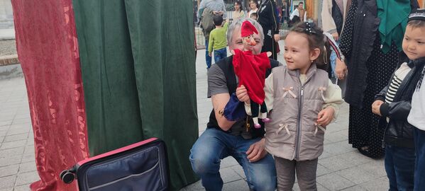 В Самарканде прошли бесплатные представления кукольных театров из Новосибирска и Томска. - Sputnik Узбекистан