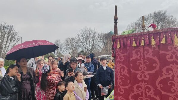 В Самарканде прошли бесплатные представления кукольных театров из Новосибирска и Томска. - Sputnik Узбекистан