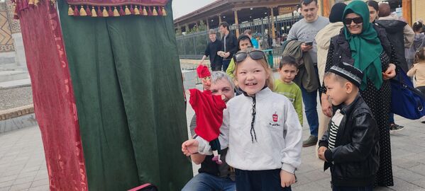 В Самарканде прошли бесплатные представления кукольных театров из Новосибирска и Томска. - Sputnik Узбекистан