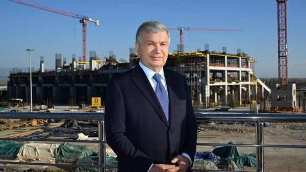 Шавкат Мирзиёев ознакомился со строительством футбольного стадиона в Новом Ташкенте  - Sputnik Ўзбекистон