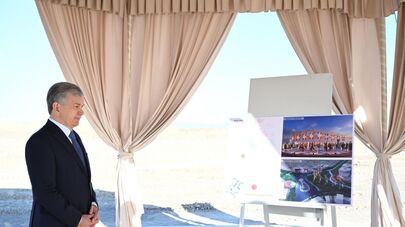 Президент Узбекистана ознакомился с проектом музыкального фонтана в Новом Ташкенте