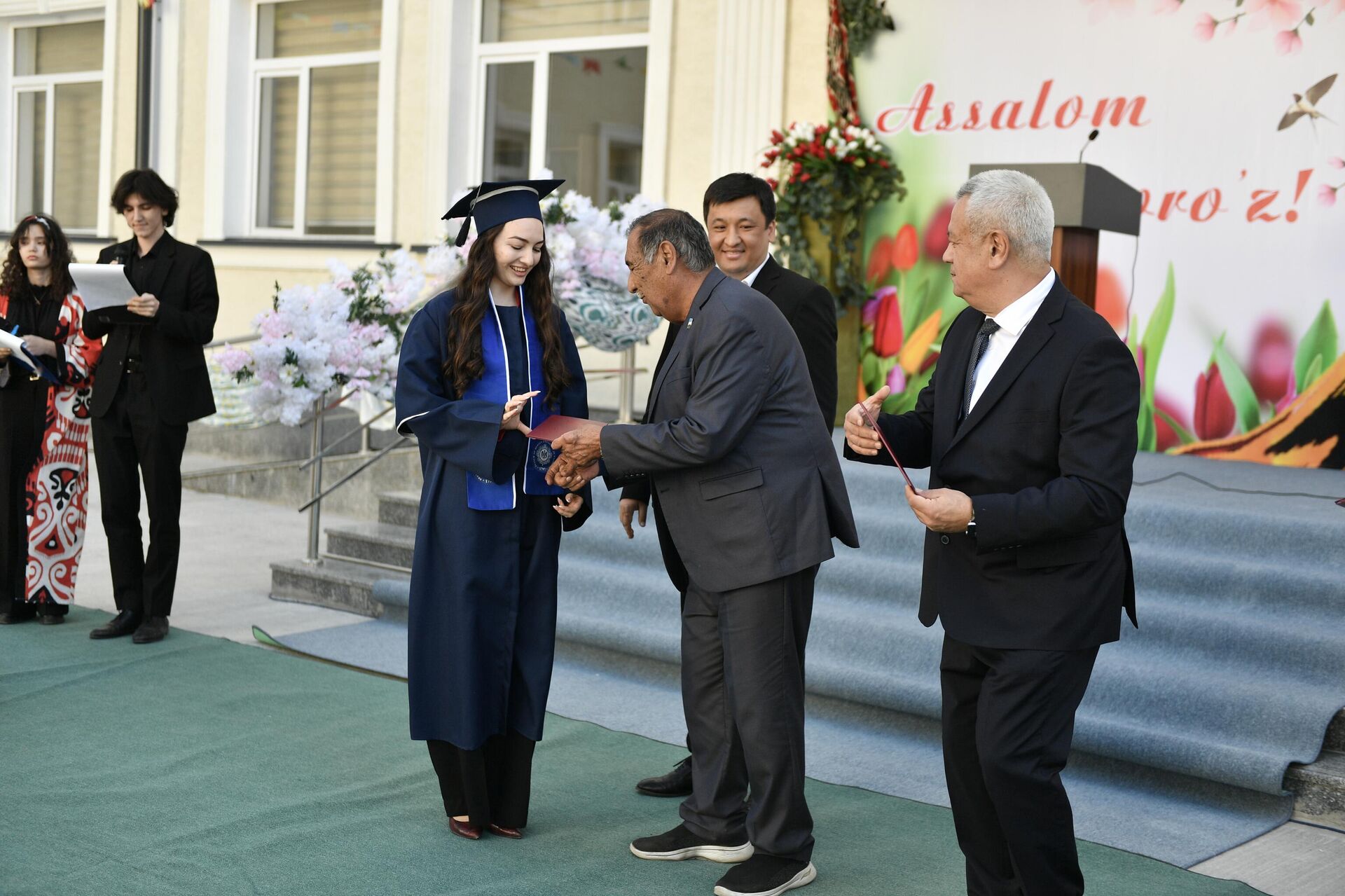 В Университете Герцена в Ташкенте магистрантам вручили дипломы - Sputnik Ўзбекистон, 1920, 26.03.2026