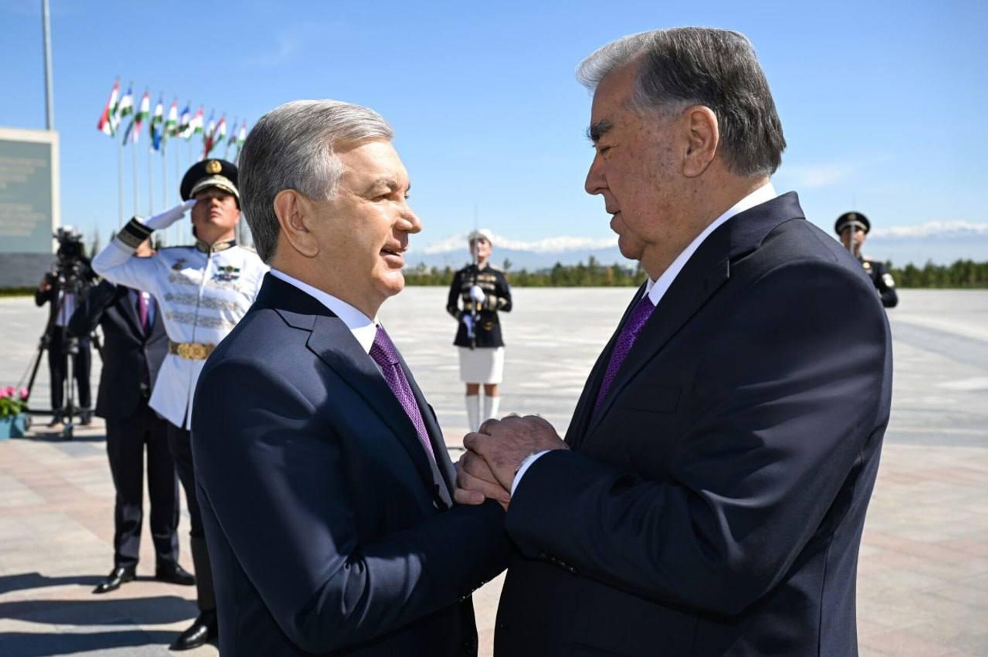 Эмомали Рахмон прибыл в Узбекистан с государственным визитом Эмомали Рахмон прибыл в Узбекистан с государственным визитом - Sputnik Узбекистан, 1920, 26.03.2026