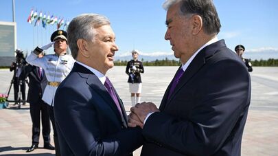 Эмомали Рахмон прибыл в Узбекистан с государственным визитом