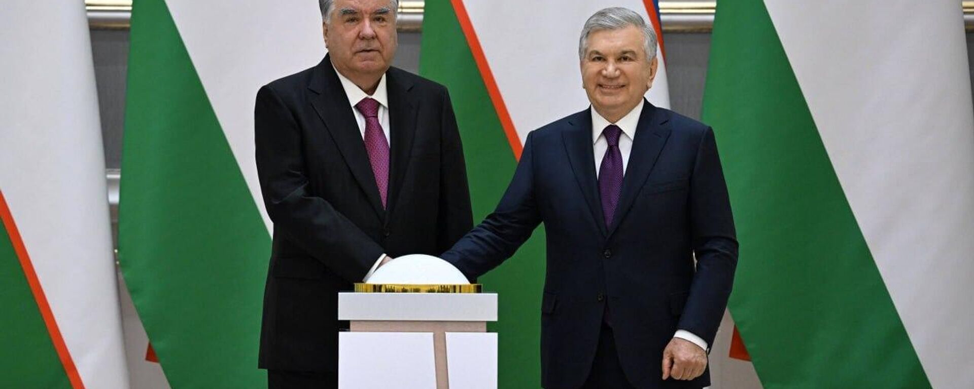 Шавкат Мирзиёев и Эмомали Рахмон дали старт крупным проектам кооперации - Sputnik Узбекистан, 1920, 26.03.2026