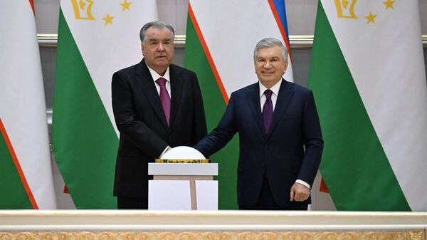 Шавкат Мирзиёев и Эмомали Рахмон дали старт крупным проектам кооперации - Sputnik Узбекистан