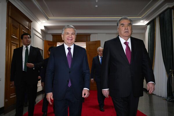 Prezidenti Shavkat Mirziyoyev i Emomali Raxmon otkrili novoe zdanie posolstva Tadjikistana v Tashkente - Sputnik O‘zbekiston