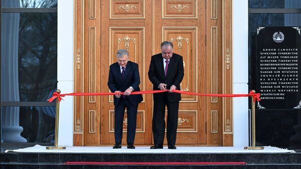 Prezidenti Shavkat Mirziyoyev i Emomali Raxmon otkrili novoe zdanie posolstva Tadjikistana v Tashkente - Sputnik O‘zbekiston