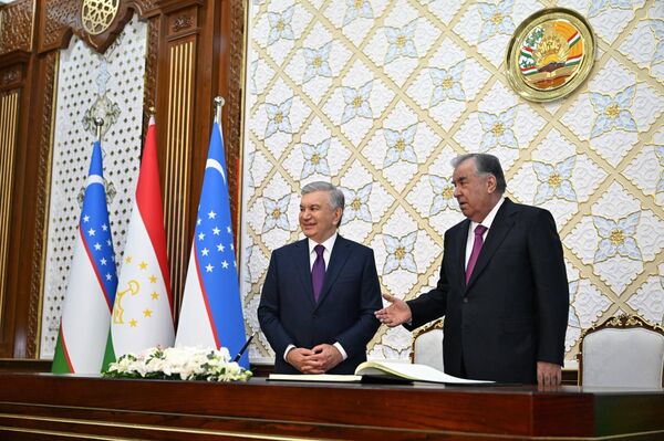 Prezidenti Shavkat Mirziyoyev i Emomali Raxmon otkrili novoe zdanie posolstva Tadjikistana v Tashkente - Sputnik O‘zbekiston