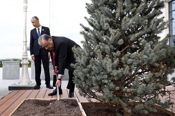 Prezidenti Shavkat Mirziyoyev i Emomali Raxmon otkrili novoe zdanie posolstva Tadjikistana v Tashkente - Sputnik O‘zbekiston