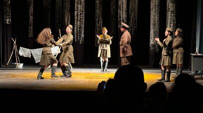 "А зори здесь тихие…": студенты филиала КФУ в Джизаке выступили на большой сцене    