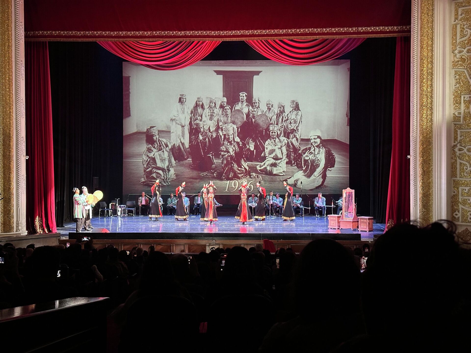 В Ташкенте отметили 120-летие со дня рождения Тамары Ханум - Sputnik Узбекистан, 1920, 30.03.2026