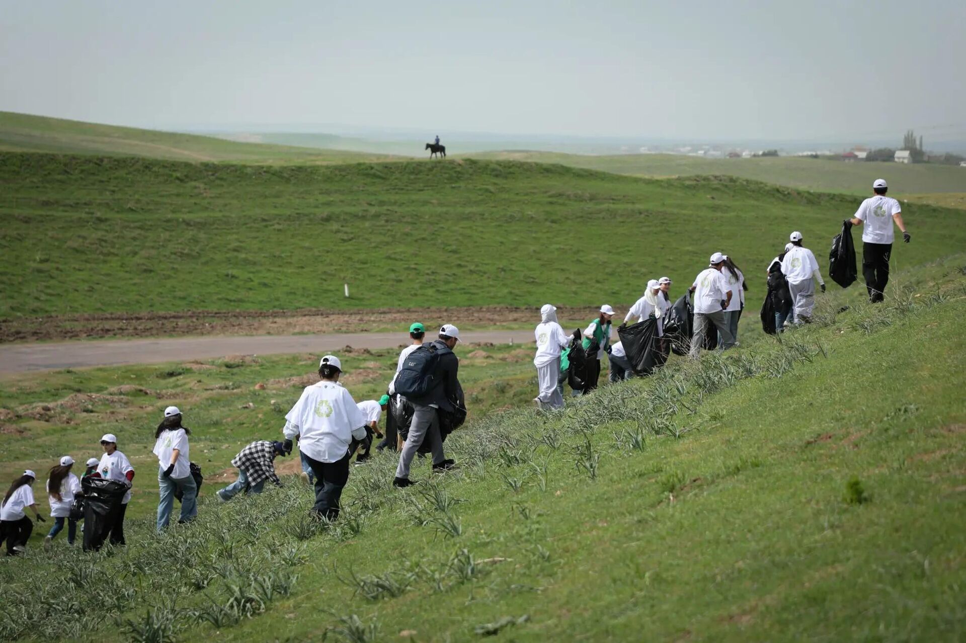 В ходе масштабной акции территорию Узбекистана очистили от почти 98 тонн отходов - Sputnik Узбекистан, 1920, 31.03.2026