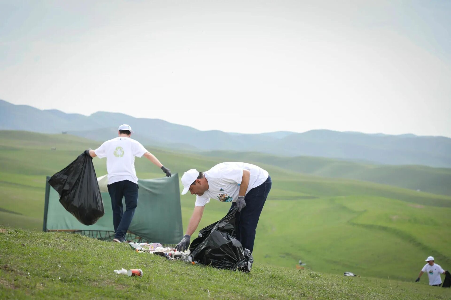 В ходе масштабной акции территорию Узбекистана очистили от почти 98 тонн отходов - Sputnik Узбекистан, 1920, 31.03.2026