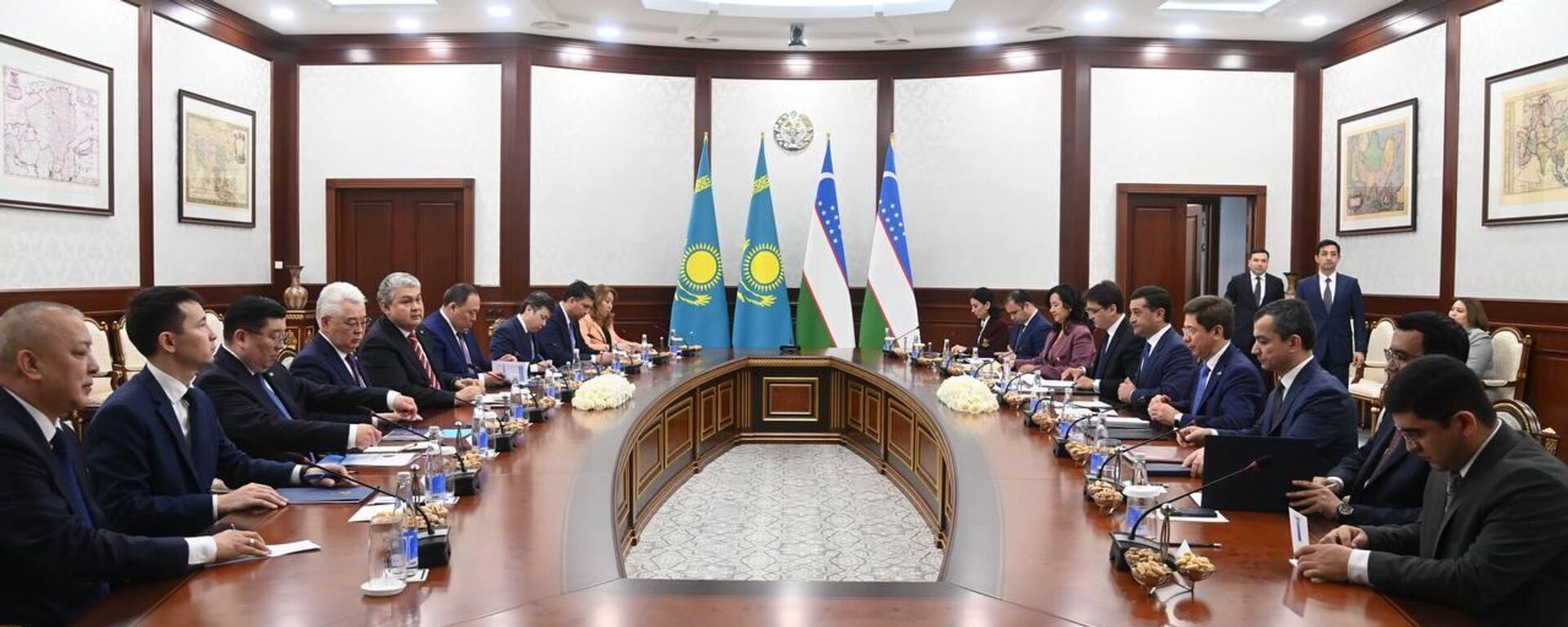 Бахтиёр Саидов провел встречу с министром иностранных дел Казахстана Ермеком Кошербаевым - Sputnik Ўзбекистон, 1920, 31.03.2026